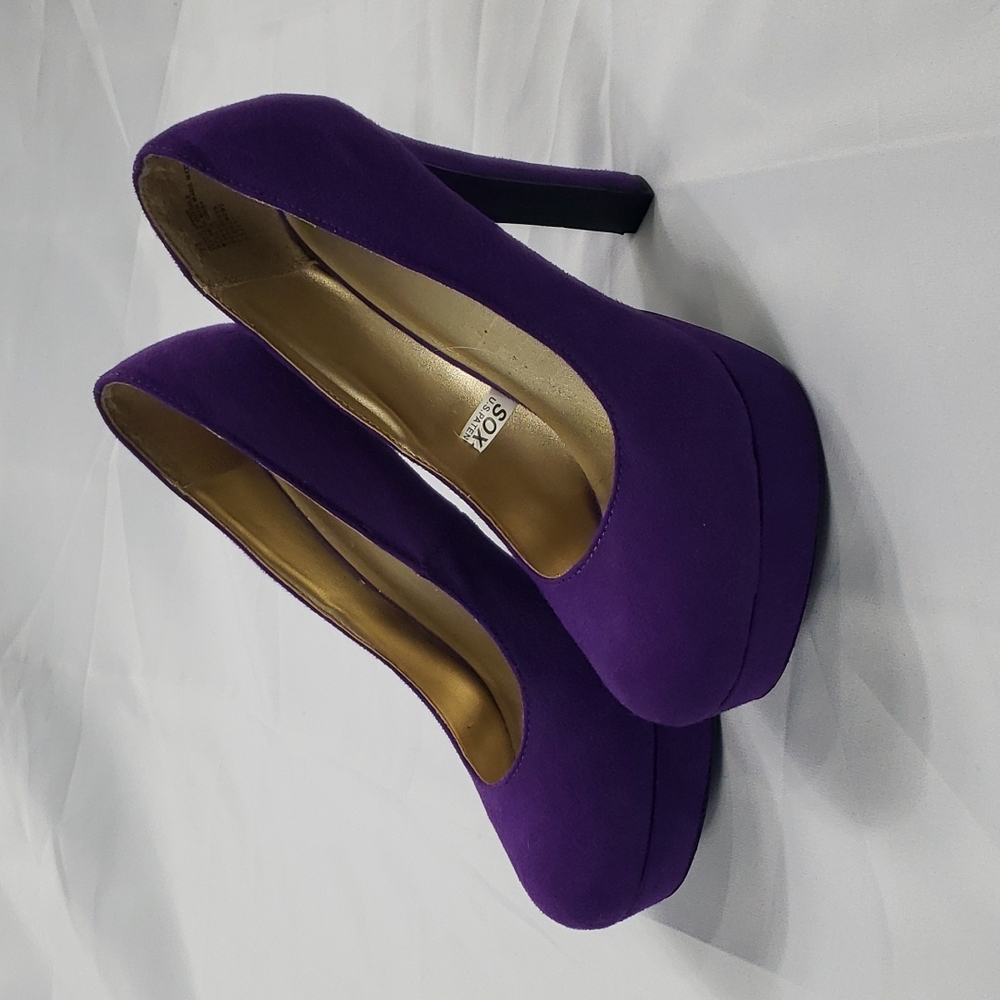 Purple platform stilettos faux suede. 5 inch heel